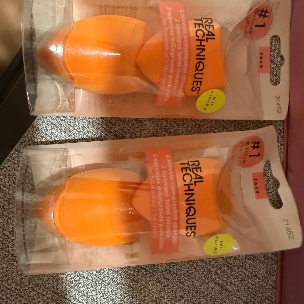 Real Techniques Vibrant Orange Sponge Duo